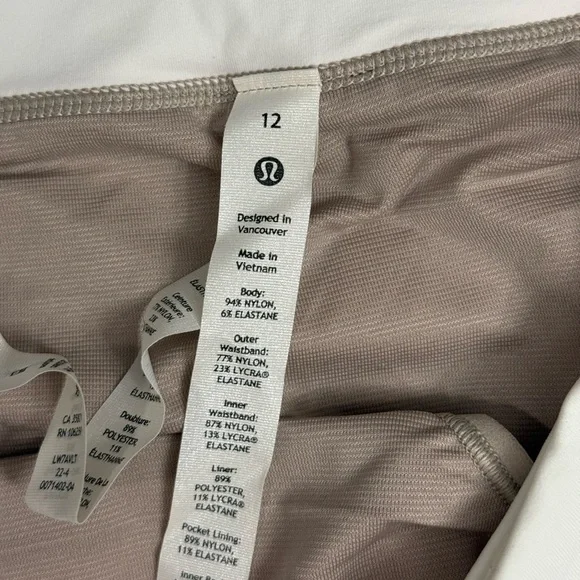 Lululemon • Speed Up Low Rise Lined Shorts - Picture 6 of 11